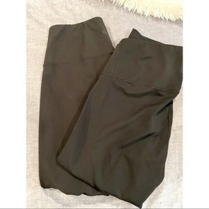 2 pairs of black leggings - capri